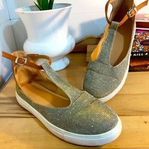 Adorable gold sparkle ✨ T Strap tennis shoes 39/8